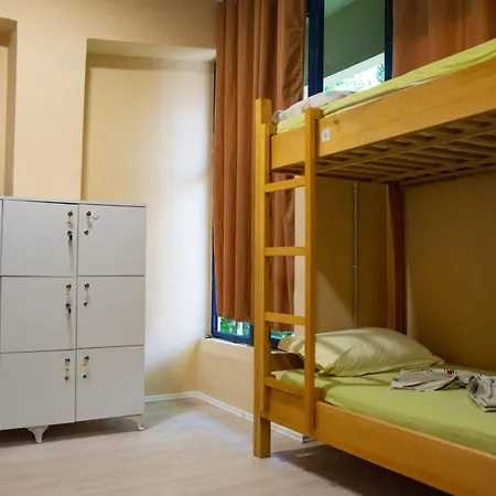 Hostal D1 *