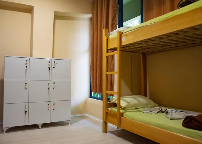 Auberge de jeunesse D1 *